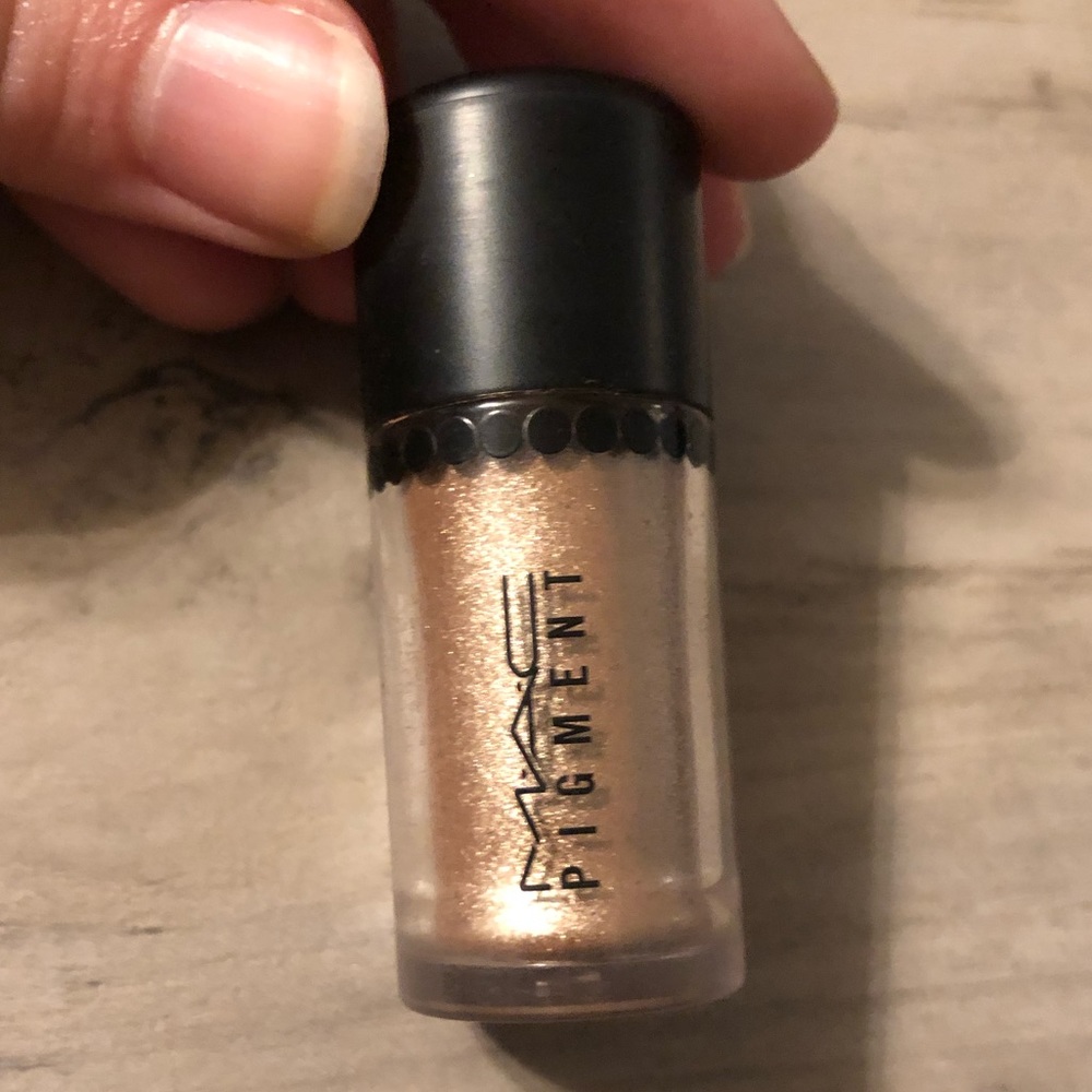 Mac Pigment Eyeshadow in English Guilt 🍂👑